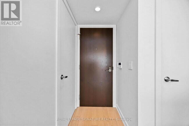 Photo du bâtiment - 80 Western Battery Rd