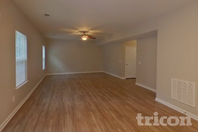 Foto del edificio - 246 Bridgeport Rd