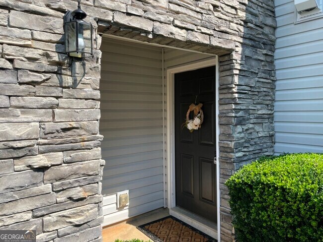 Foto del edificio - 906 W Oaks Dr