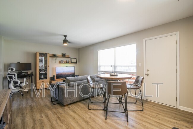 Photo - 4605 Coronado Dr Apartment