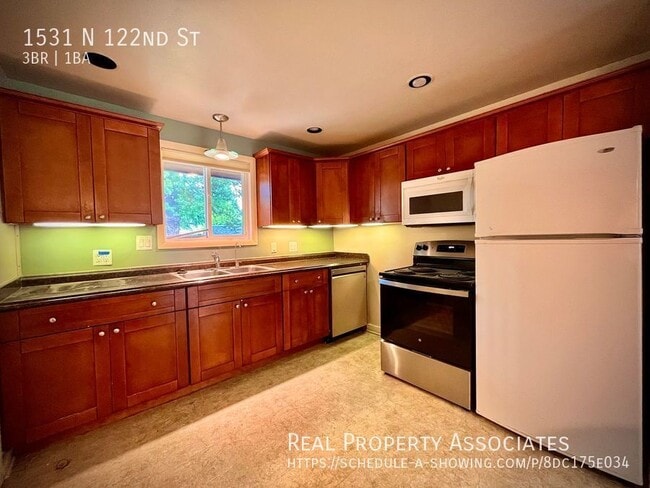 Building Photo - 1531 N 122nd St