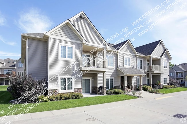 Building Photo - GREAT LOCATION!! 2 Bedroom, 2.5 Bathroom C...