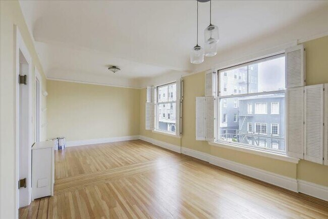 Building Photo - 2 bedroom in San Francisco CA 94118