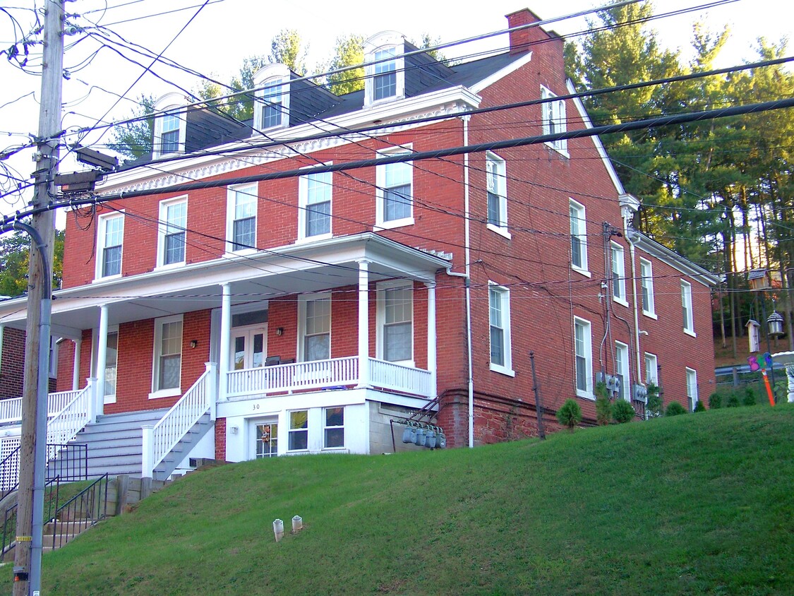 Front of the Apartment - 32 Hanover St