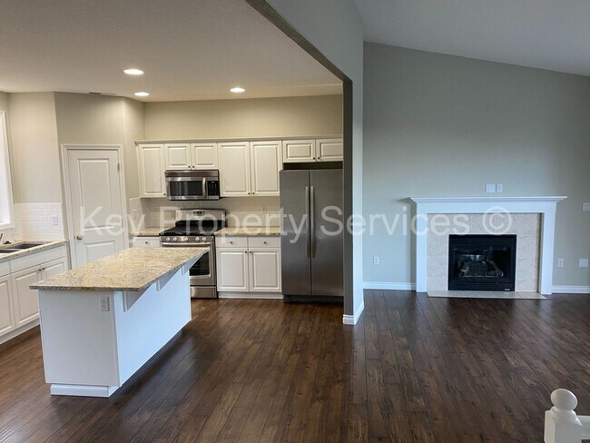 Foto del edificio - COMING SOON! Large 3 bed 3 bath in Camas