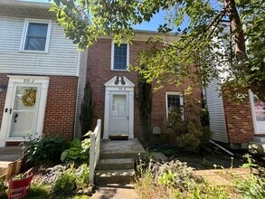 Building Photo - 310 S 11th St