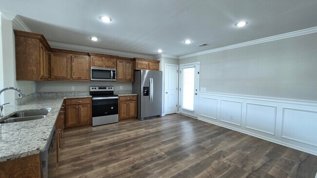 Foto del edificio - 588 Brushwood Dr