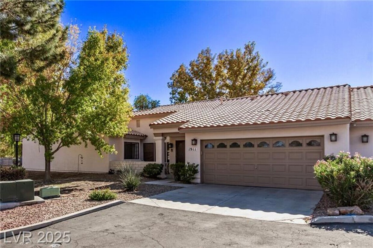 Foto principal - SPACIOUS 3BEDROOM SINGLE STORY TOWNHOME IN...