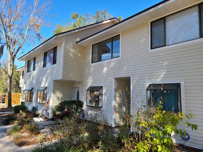 Foto del edificio - 6124 SW 8th Pl