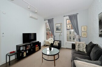Building Photo - 7 W 82 St