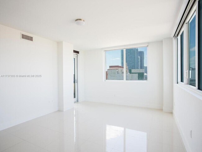 Foto del edificio - 244 Biscayne Blvd