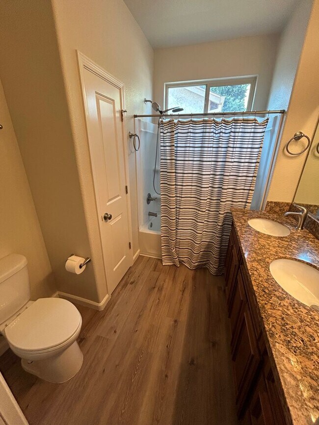 Foto del edificio - Charming 3 Bedroom in Great Location!