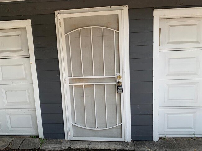 Foto del edificio - 1835 Lombardy St