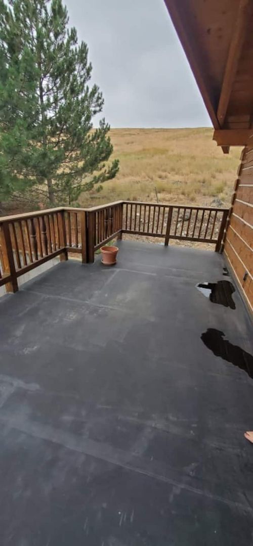 Building Photo - Log Home with close public lake access - A...