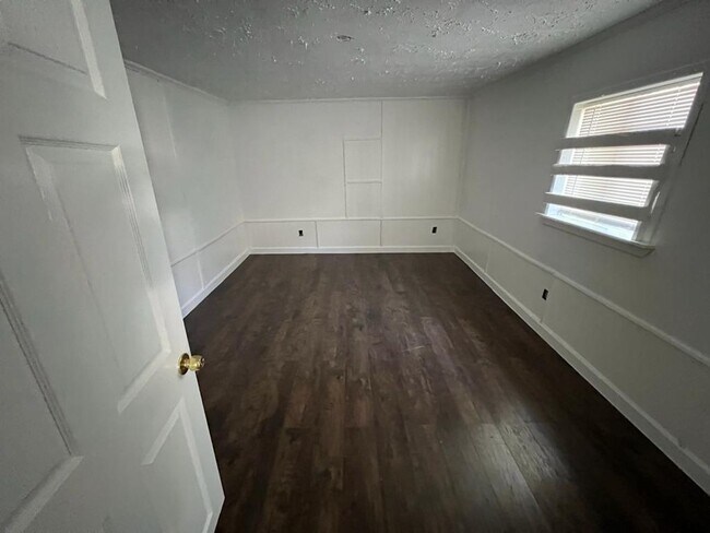Building Photo - 741 10th St