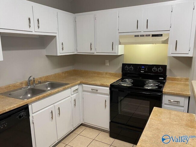 Building Photo - 3703 Squaw Valley Dr SW