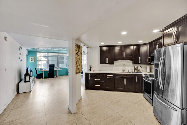 Foto del edificio - 2750 NE 183rd St