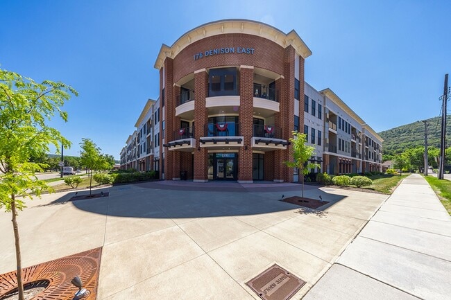 Building Photo - 176 Denison