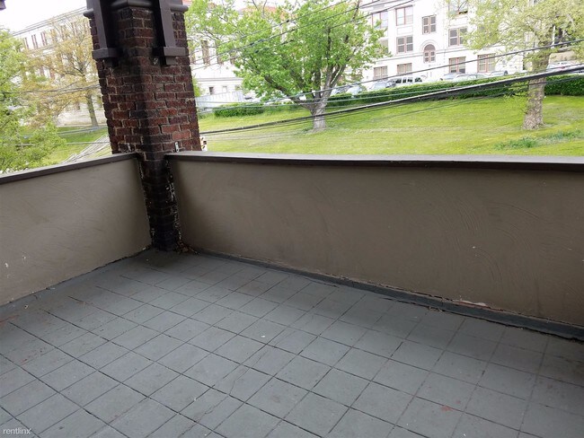 Building Photo - 2 br, 1 bath Apartment - 6374 Forward Avenue