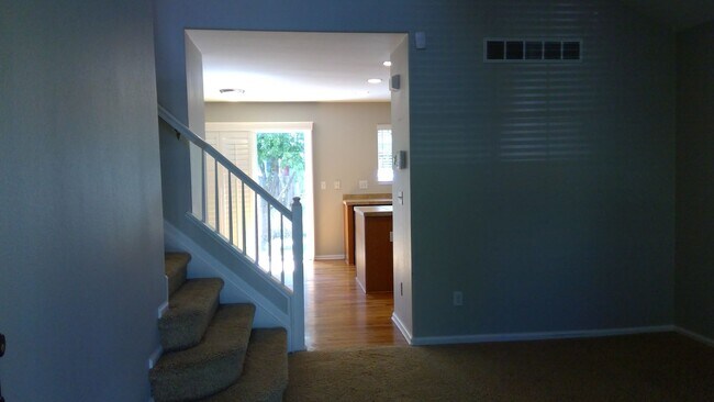 Foto del edificio - Single family 4 bed 3 bath for rent