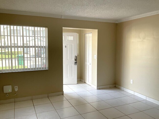 Foto del edificio - 4929 SW 123rd Terrace