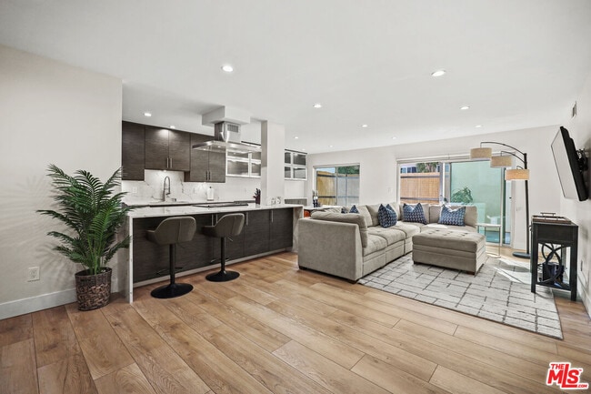 Building Photo - 1045 Kings Rd