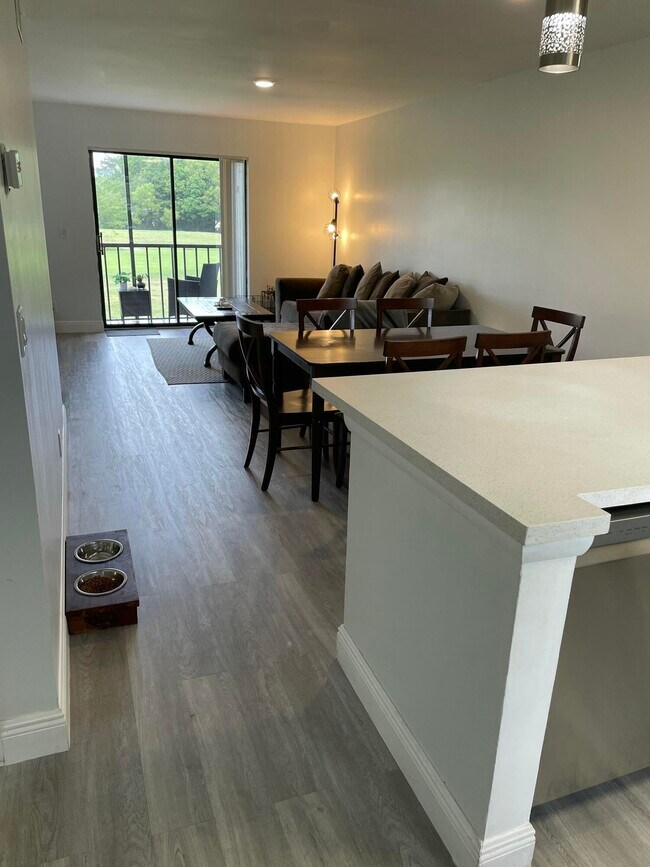 Foto del edificio - 7101 Golf Colony Ct