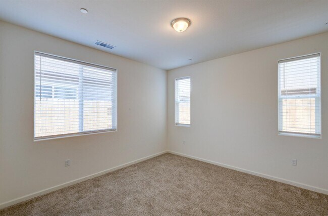 Foto del edificio - 4171 Mitchell Ave