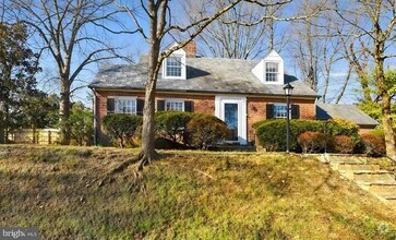 Building Photo - 5806 Kenmore Rd