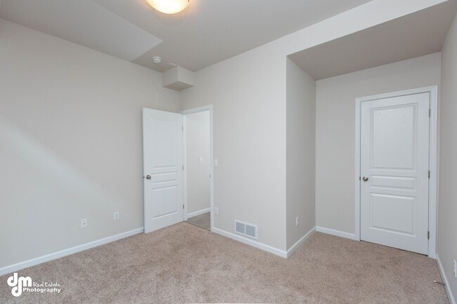 Foto del edificio - 156 Willow View Circle