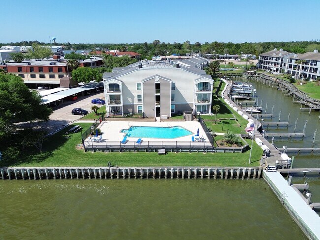 Foto del edificio - 205 Yacht Club Ln
