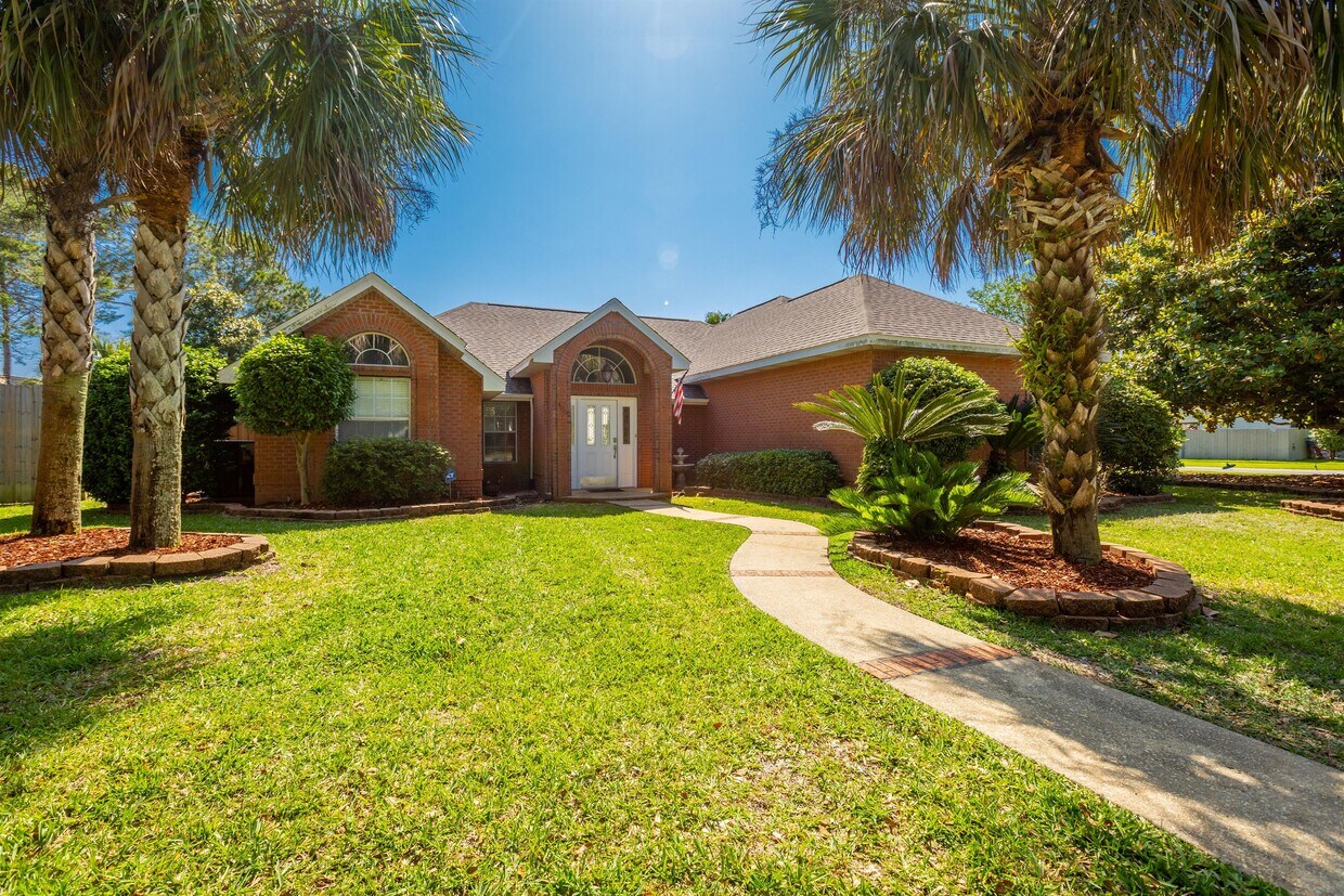Primary Photo - 400 Ridgewood Cir