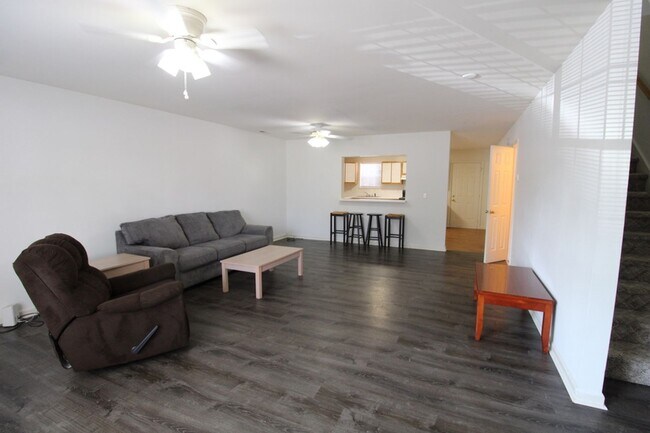Building Photo - 520 Pheasant Run Cir