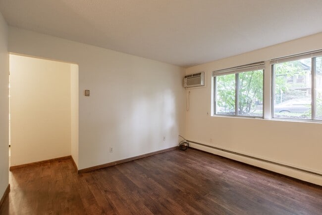 Interior Photo - 2626 Fremont
