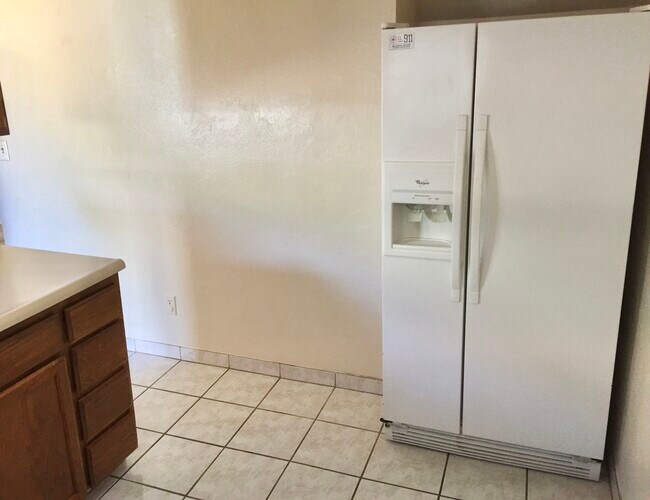 Kitchen - 617 E Monte Vista Ave