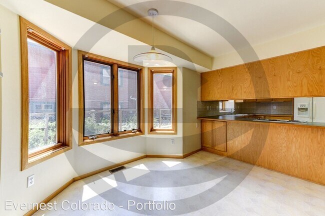 Building Photo - 4 br, 3.5 bath House - 3885 17th Street