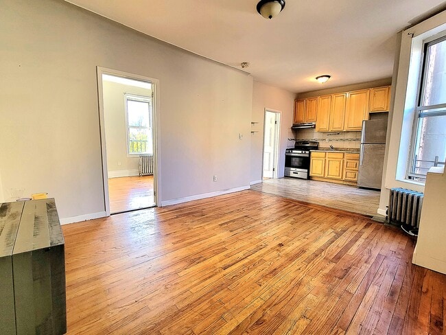 Building Photo - 335 E 34th St