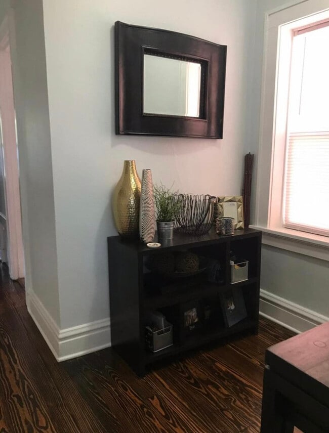 Walk in - 2921 Brannon Ave