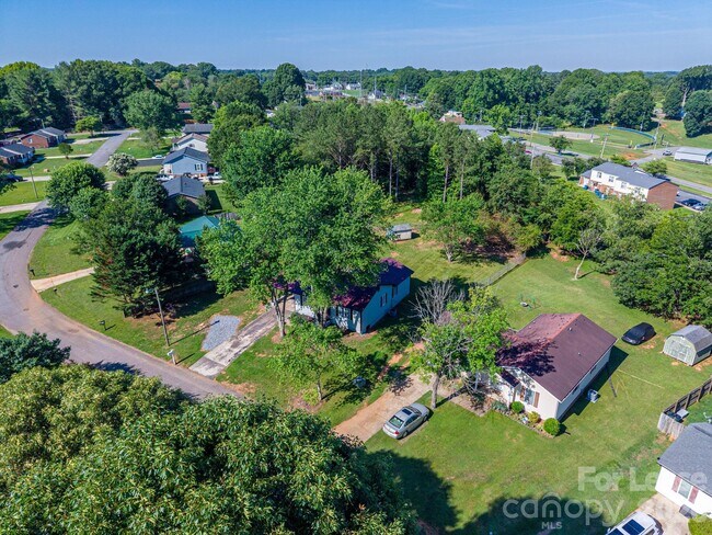 Building Photo - 412 Forest Dr
