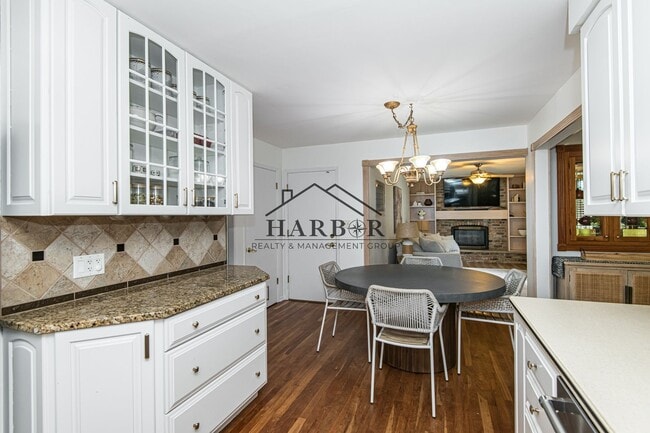 Building Photo - Your NW Sanctuary: 4-BR Single Family Home