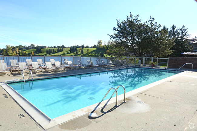 Heated Swimming Pool - Swan Harbour Apartments