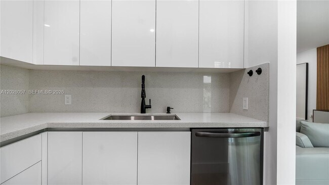 Foto del edificio - 2539 S Bayshore Dr