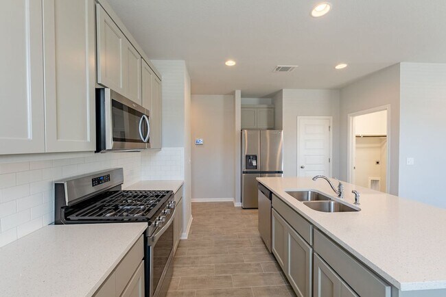 Foto del edificio - Beautiful New 4 bed, 2 bath home in Buda!