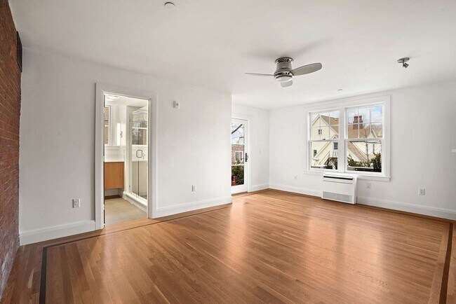 Foto del edificio - 165 Winthrop Rd