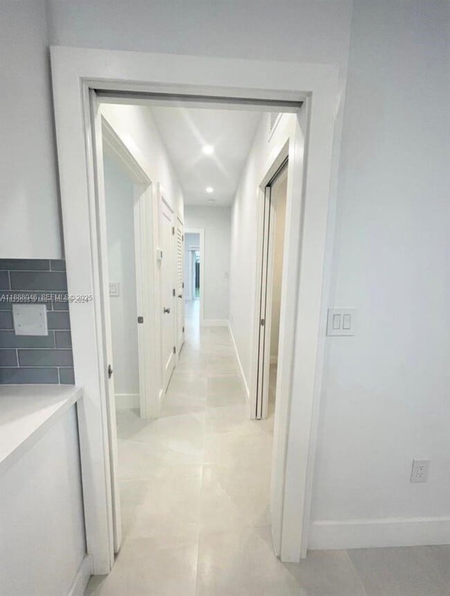 Foto del edificio - 6329 SW 23rd St