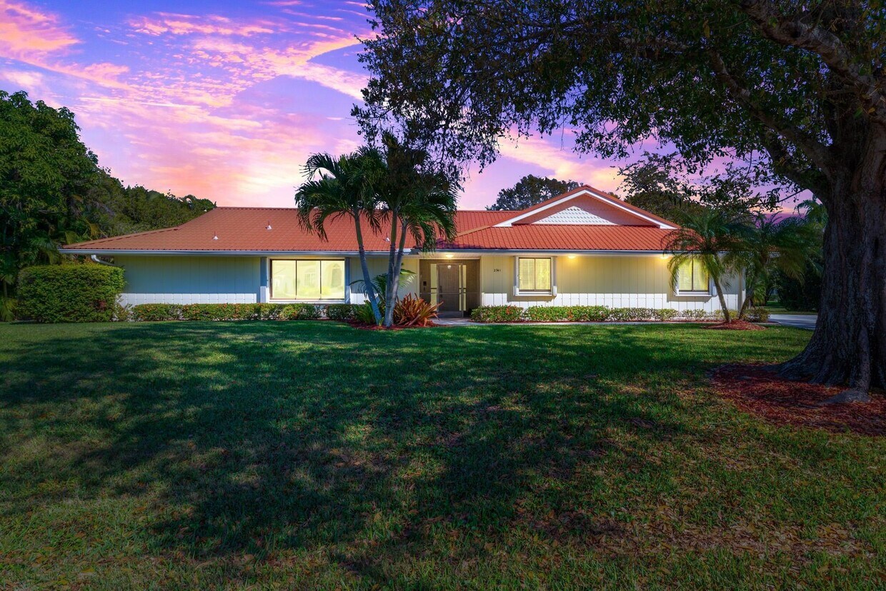 Primary Photo - 2341 NW Bay Colony Ct