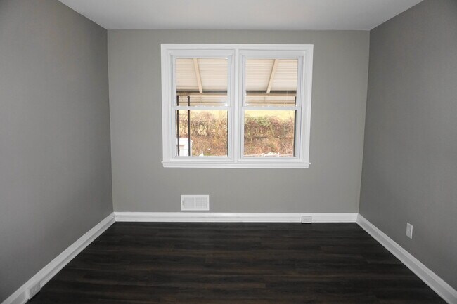Foto del edificio - Charming 3 Bedroom/1.5 Bathroom Townhome in Dundalk, MD!