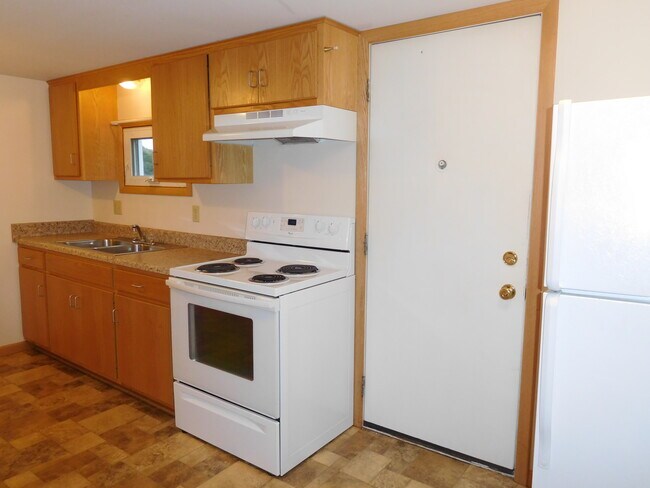 Kitchen - 747 W High Ave
