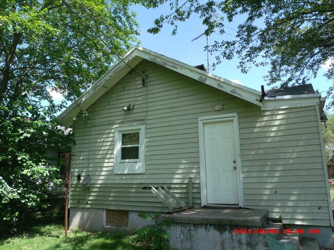 Building Photo - DAYTON, OHIO-WEST - 2 BEDROOM SINGLE STORY...