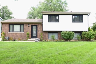 Building Photo - 515 N La Londe Ave